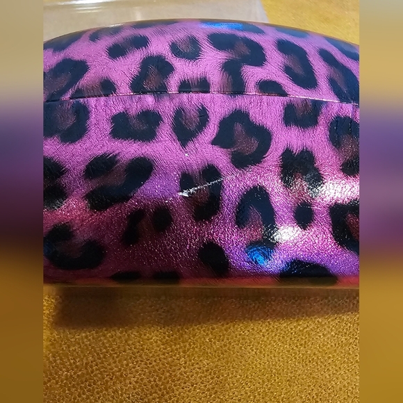 Betsey Johnson Heart Shaped Sunglasses & Sunglass Case Bundle - Picture 8 of 14